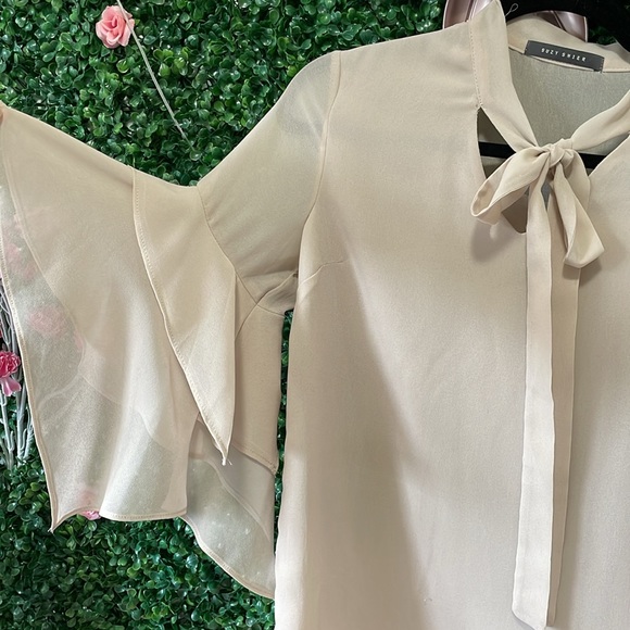 Blouse w Ruffle Sleeves and Neck Tie - Picture 2 of 2